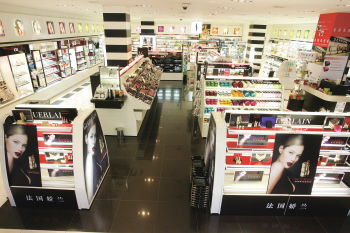 化妆品专卖店SEPHORA周四开业